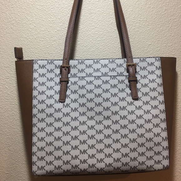 NWT Michael Michael Kors shoulder bag. - Picture 10 of 10